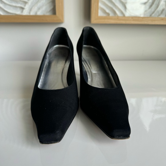 Stuart Weitzman Low Black Pointed Toe Heels - Picture 5 of 13